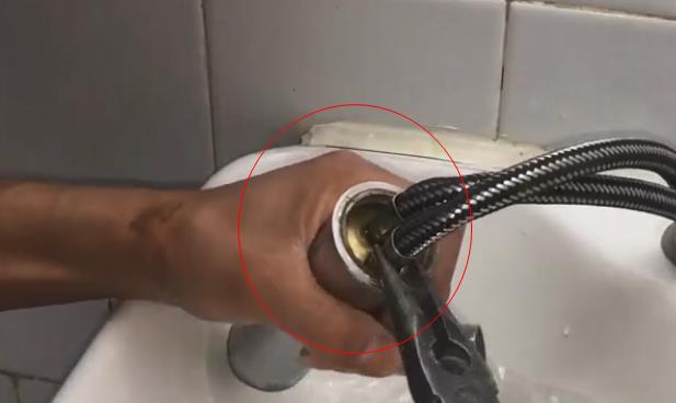 衛生間臺盆水龍頭拆卸圖解,6張步驟大圖帶你全程拆卸! 衛生間臺盆水龍頭拆卸圖解,6張步驟大圖帶你全程拆卸!